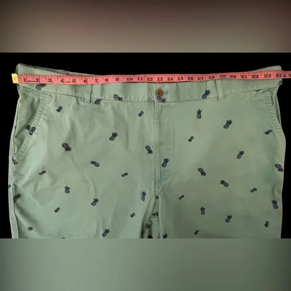IZOD Men's Green Pineapple Print Shorts - Picture 3 of 8